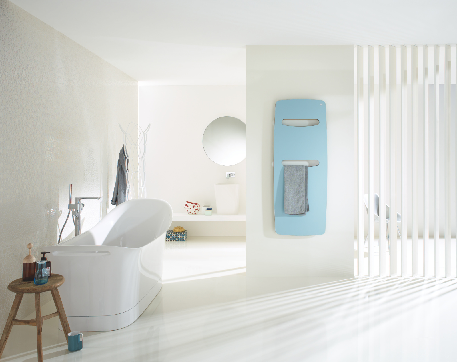 Rendering Zehnder Vitalo Spa Decorative radiator Front view