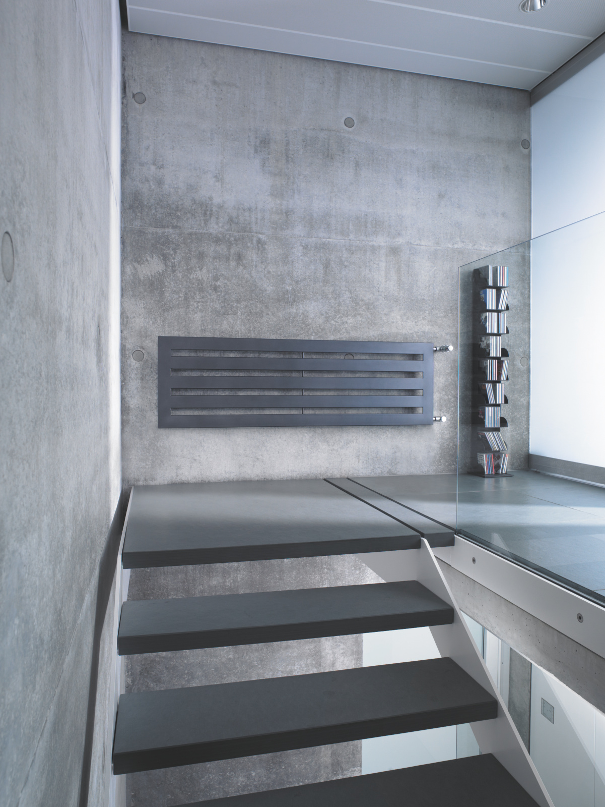 Zehnder_RAD_Metropolitan-HY_stairs Rendering Zehnder Metropolitan Decorative radiator Front view