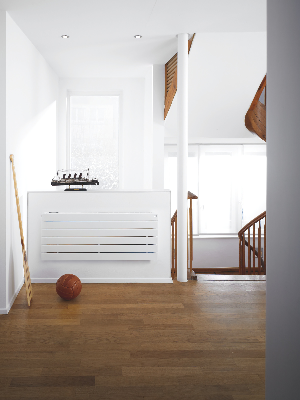 Zehnder_RAD_Nova-Neo-HY_corridor Rendering Zehnder Nova Neo Decorative radiator Front view