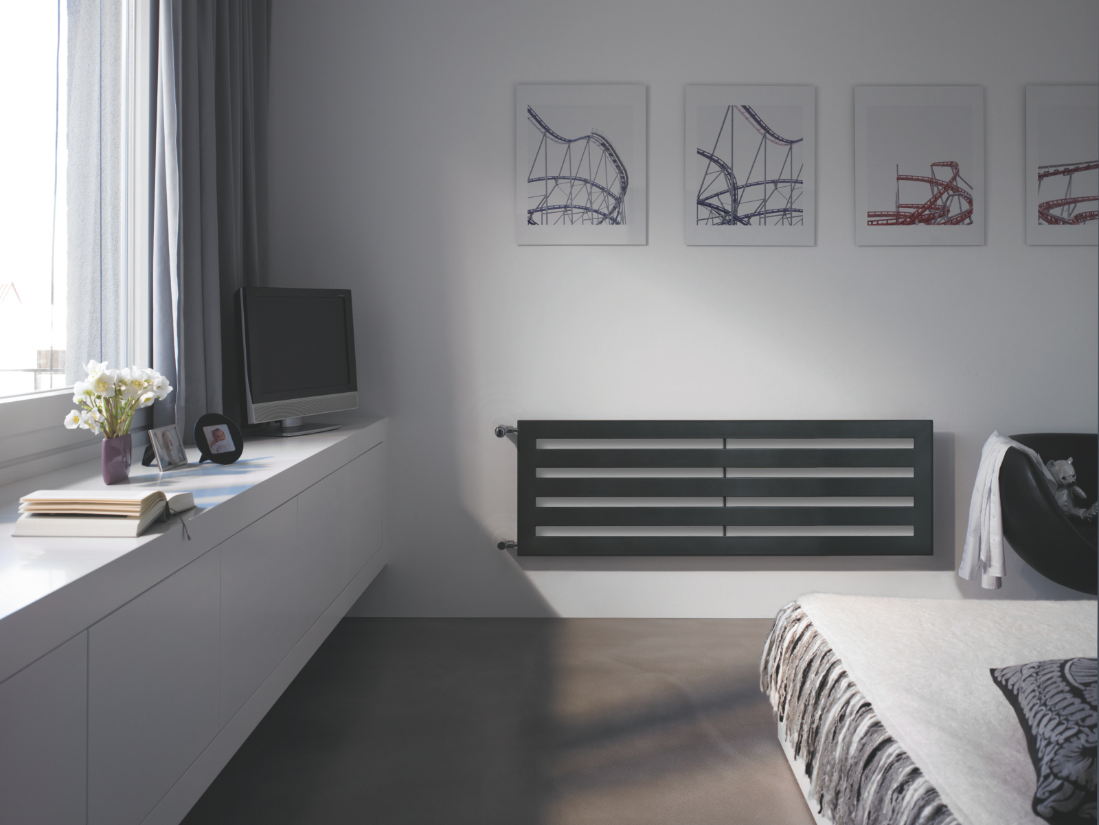 Zehnder_RAD_Metropolitan-HY_bedroom  Zehnder Metropolitan Decorative radiator Front view