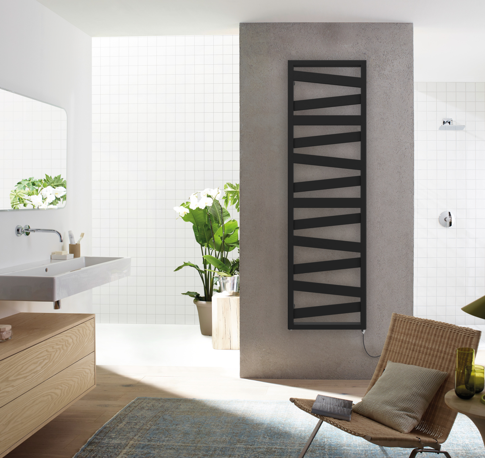 Zehnder_RAD_Ribbon-EL_180-055_IHE_BlackMatt_bathroom-withChair Rendering Decorative radiator