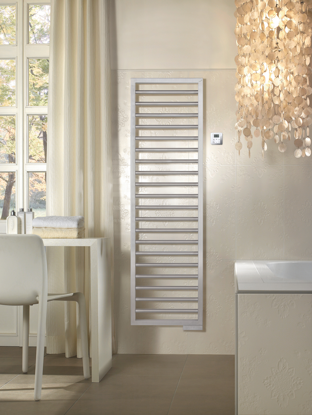 Zehnder_RAD_Subway-EL_RACY-S_living_aluminium_anodized_chrome Rendering Zehnder Subway Decorative radiator Front view