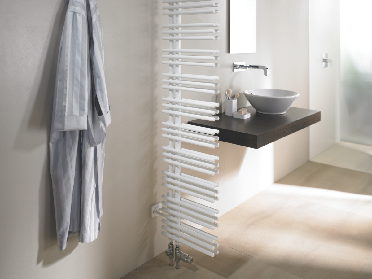 Zehnder_RAD_Yucca-Asym-HY_bathroom_white Rendering Zehnder Yucca Asym Decorative radiator Front view