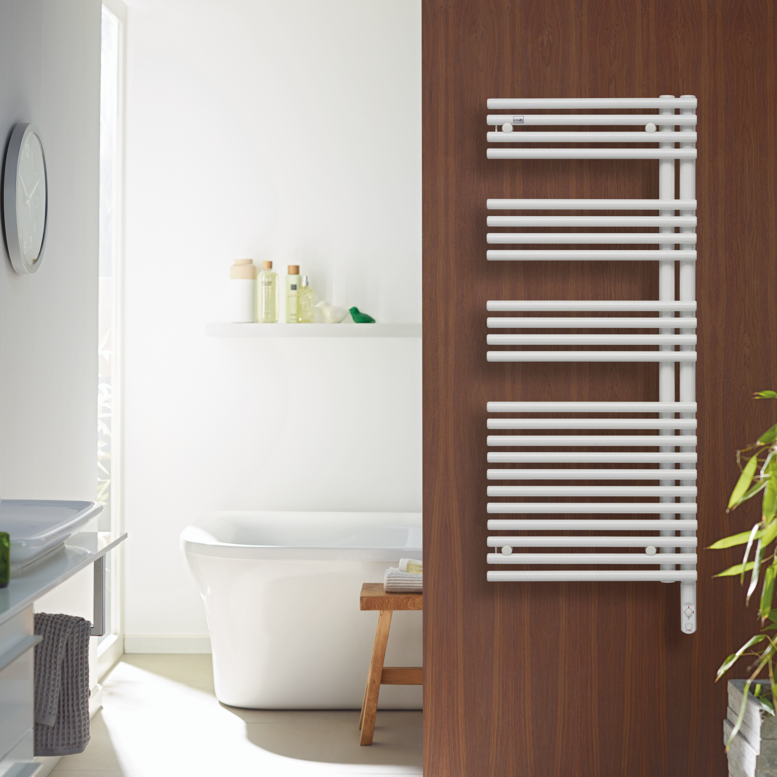 Zehnder_RAD_Forma-Asym-EL_DBM_oH_Konsole_links_print+web Cut-Out Zehnder Forma Spa Asym Decorative radiator